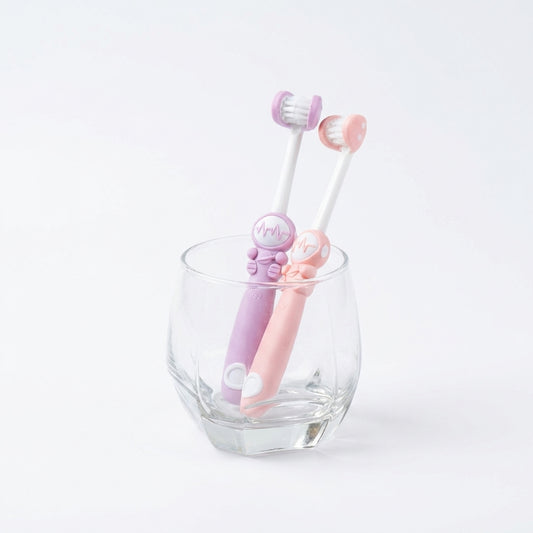 Set 2 Bàn Chải Đánh Răng Trẻ Em 3D OralGos D8038 – Cho Bé 5-12 Tuổi